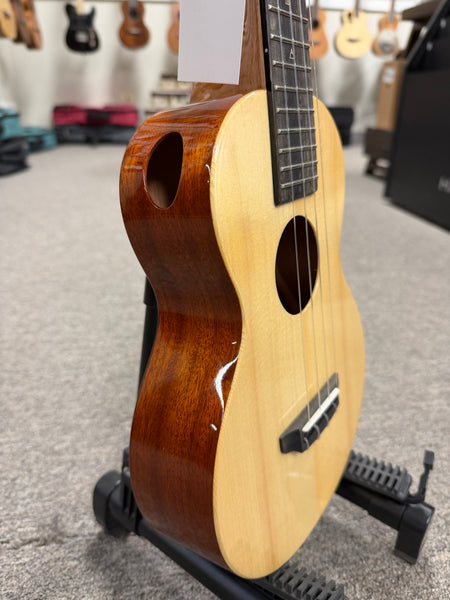 Rebel Double Cheese Solid Spruce/Mahogany Concert Ukulele w/Case - Side Sound Port