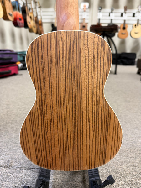 AMAHI UK-330C Zebrawood Concert Ukulele w/Case