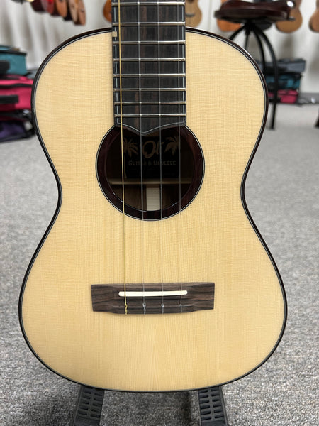Oli L1SP-TA Solid Spruce/Acacia Tenor Ukulele w/Case