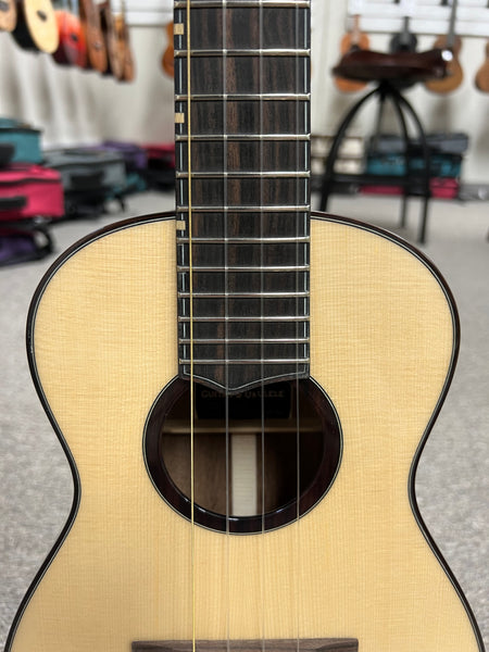 Oli L1SP-TA Solid Spruce/Acacia Tenor Ukulele w/Case