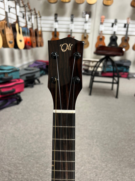 Oli L1SP-TA Solid Spruce/Acacia Tenor Ukulele w/Case