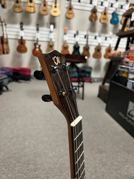 Oli L1SP-TA Solid Spruce/Acacia Tenor Ukulele w/Case