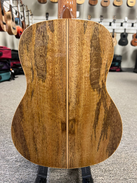 Makaio MSMB-20 Solid Spalted Mango Baritone Ukulele w/Case - Comfort Contour Armrest