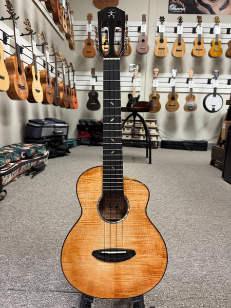 aNueNue UT-166HS Solid Maple/Cedar/Mango Tenor Ukulele w/Case - Honey Sunburst