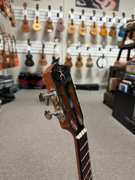 aNueNue UT-166HS Solid Maple/Cedar/Mango Tenor Ukulele w/Case - Honey Sunburst