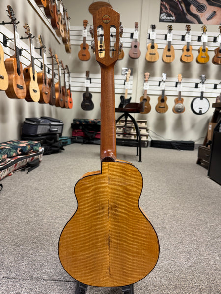 aNueNue UT-166HS Solid Maple/Cedar/Mango Tenor Ukulele w/Case - Honey Sunburst