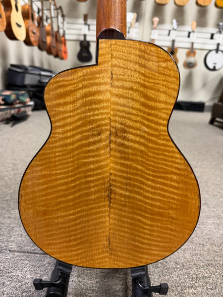 aNueNue UT-166HS Solid Maple/Cedar/Mango Tenor Ukulele w/Case - Honey Sunburst