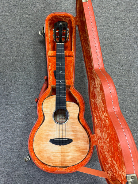 aNueNue UT-166HS Solid Maple/Cedar/Mango Tenor Ukulele w/Case - Honey Sunburst