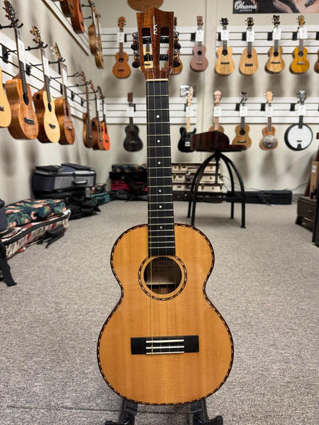 Kamaka Solid Spruce/Koa Deluxe Slotted Headstock Tenor Ukulele w/Case (HF-3DI) - Pre Loved