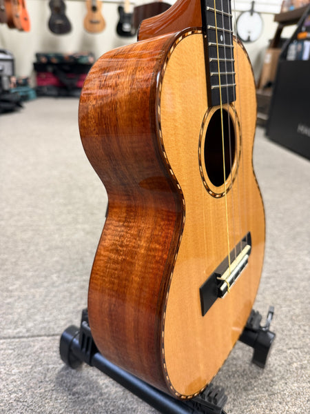 Kamaka Solid Spruce/Koa Deluxe Slotted Headstock Tenor Ukulele w/Case (HF-3DI) - Pre Loved