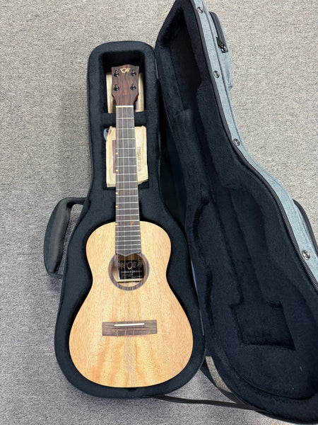 Oli L1-TMGS Solid Mango Satin Tenor Ukulele w/Case - Pre Loved