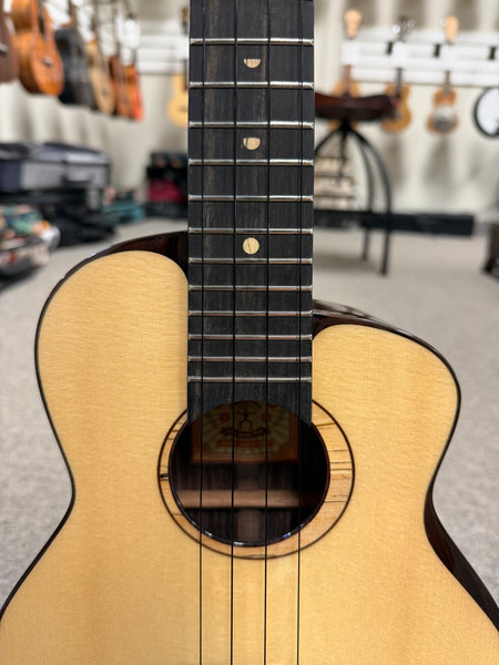 aNueNue UT-200 Solid Spruce-Rosewood Tenor Ukulele w/Case - Moon Bird Series
