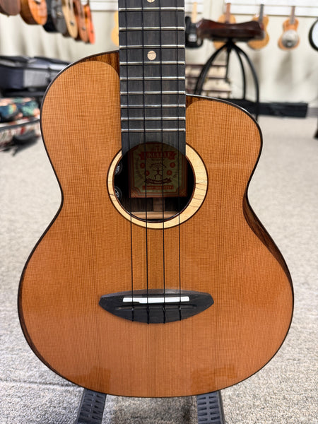 aNueNue UT-214E Cedar Bird Electric Tenor Ukulele w/Case - Solid Cedar/Rosewood