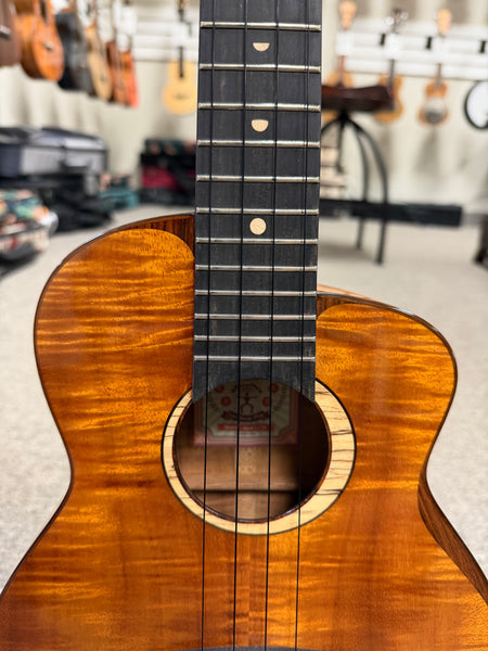 aNueNue UT3K Solid Premium Koa Tenor Ukulele w/Case - Bird Series