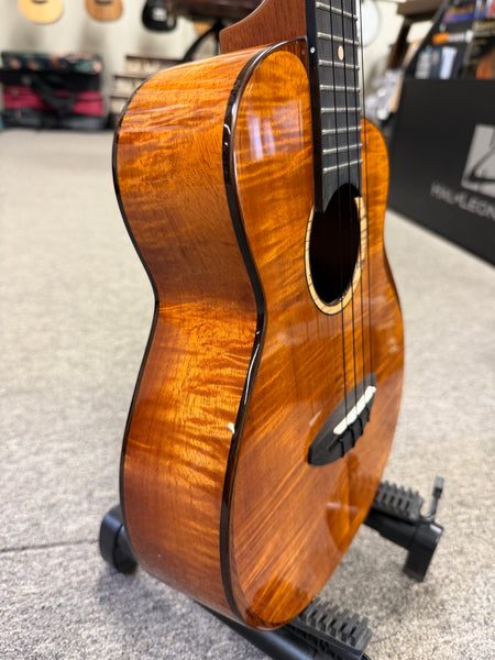 aNueNue UT3K Solid Premium Koa Tenor Ukulele w/Case - Bird Series