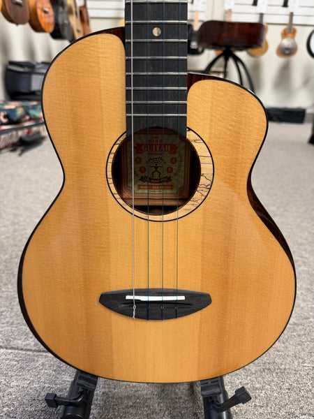 aNueNue UB-200 Baritone Ukulele w/Case - Moon Bird Series -  Solid Spruce/Solid Rosewood