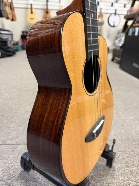 aNueNue UB-200 Baritone Ukulele w/Case - Moon Bird Series -  Solid Spruce/Solid Rosewood