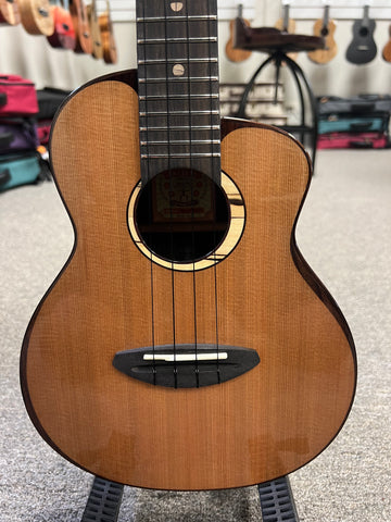 aNueNue UC-214 Cedar Bird Concert Ukulele w/Case - Cedar/Rosewood