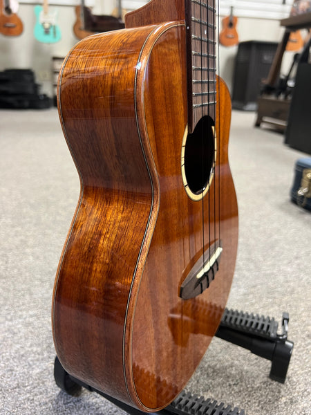 aNueNue UT1K Solid Koa Tenor Ukulele w/Case - Koa Bird Series