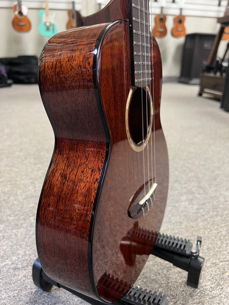 aNueNue AMM3 Solid Mahogany Tenor Ukulele w/Case