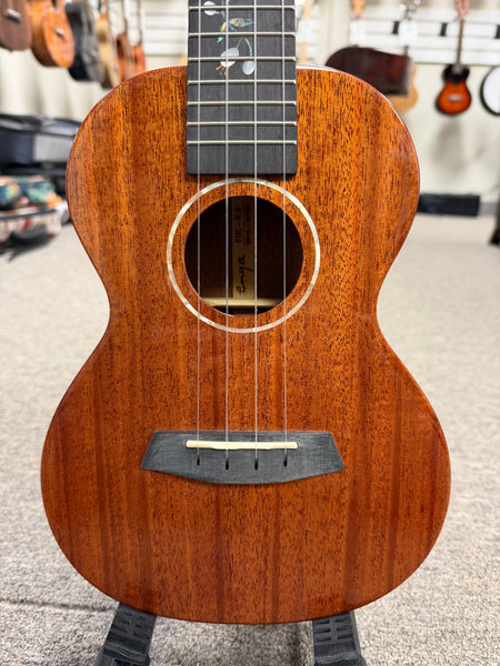 Enya EUC-MS Solid Mahogany Concert Ukulele w/Case