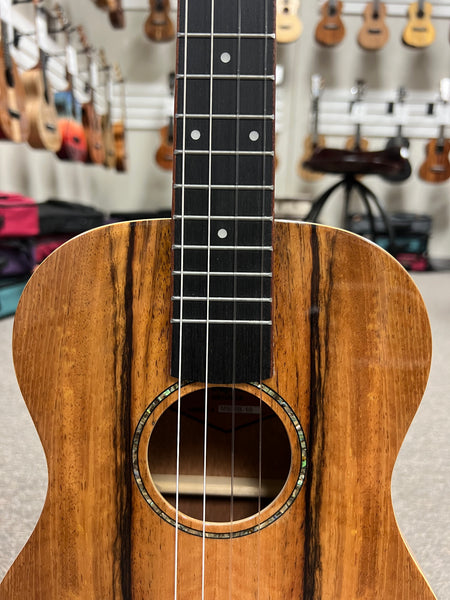 Makaio MSMB-10 Spalted Mango Baritone Ukulele w/Case