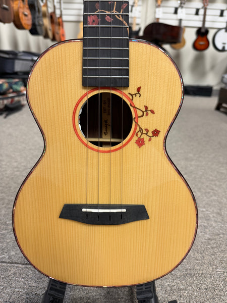 Enya EUT-S1-EQ Solid Spruce/Rosewood Electric Tenor Ukulele w/Case