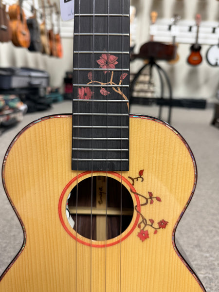 Enya EUT-S1-EQ Solid Spruce/Rosewood Electric Tenor Ukulele w/Case