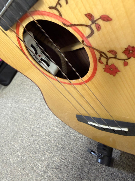 Enya EUT-S1-EQ Solid Spruce/Rosewood Electric Tenor Ukulele w/Case