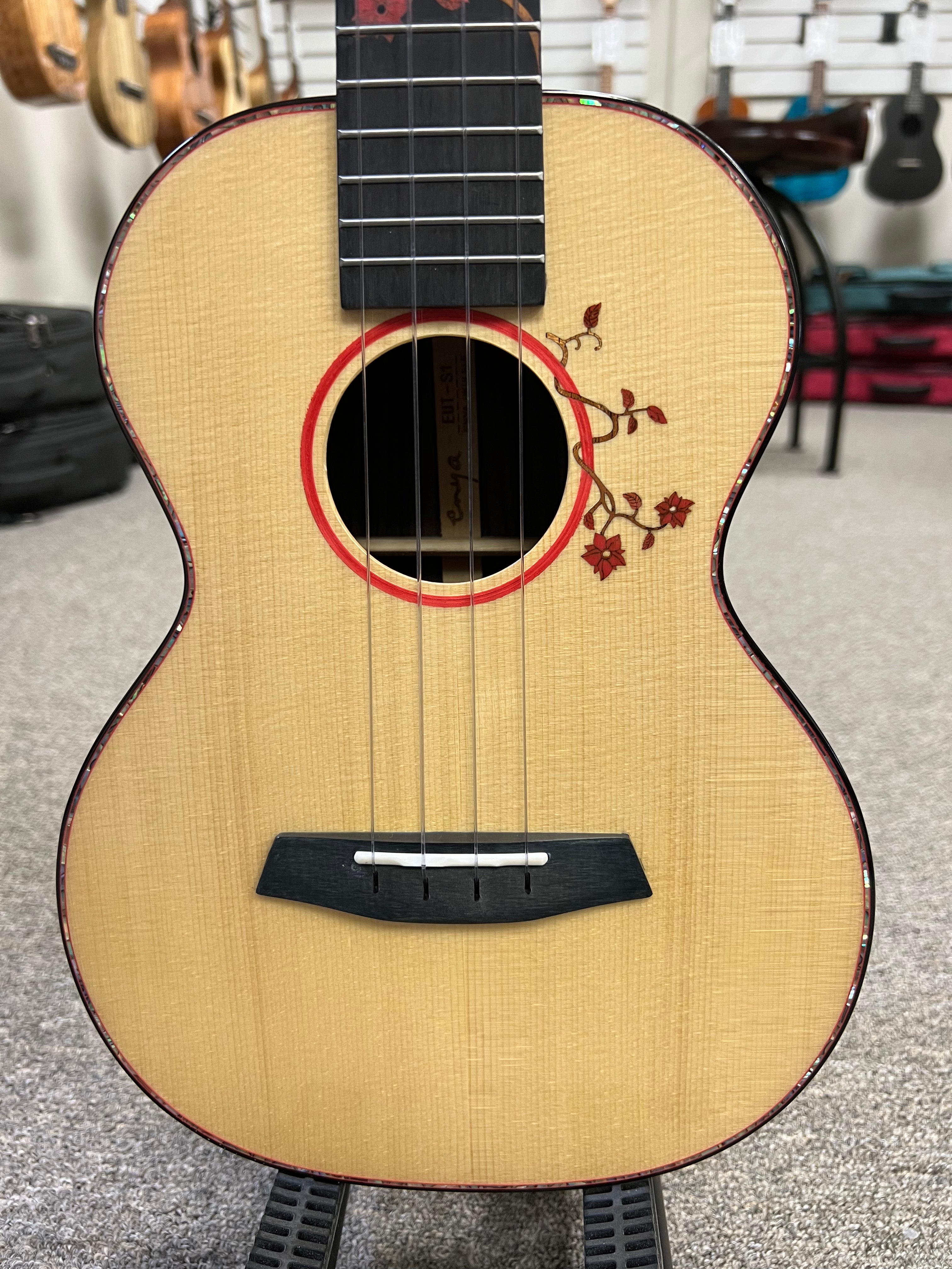 Enya EUT-S1 Tenor Ukulele w/Case - Solid Spruce/Solid Rosewood