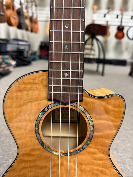 LANIKAI QM-NACET Quilted Maple Electric Tenor Ukulele w/Case - Natural
