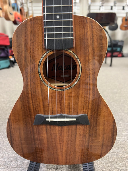 Makaio MKC-10 Koa Concert Ukulele w/Case