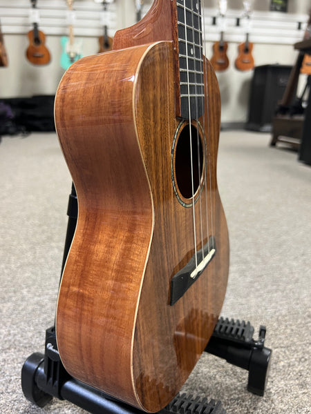 Makaio MKC-10 Koa Concert Ukulele w/Case