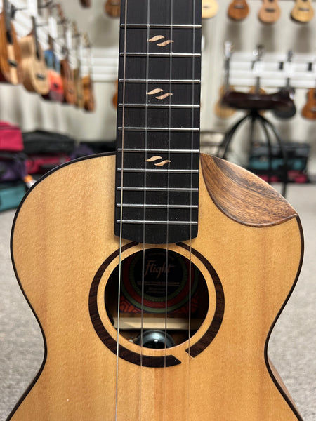 Flight Victoria Tenor Soundwave Ukulele w/Case - Built In Effects - Pre Loved - Solid Spruce/Acacia