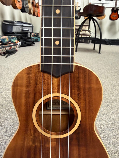LANIKAI ACST-S Acacia Soprano Ukulele w/Case - Solid Top