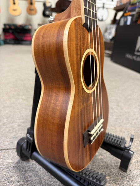 LANIKAI ACST-S Acacia Soprano Ukulele w/Case - Solid Top