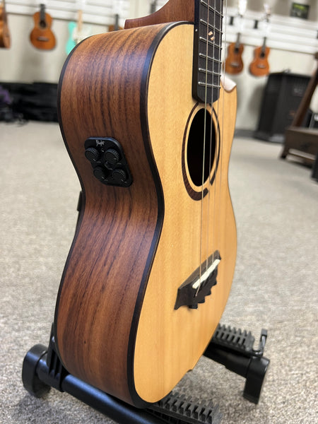 Flight Victoria Tenor Soundwave Ukulele w/Case - Built In Effects - Pre Loved - Solid Spruce/Acacia