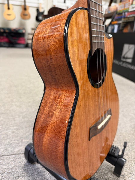 Flight Nomad Solid Mahogany Tenor Ukulele w/Case