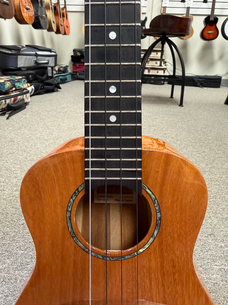 Romero Creations Solid Mahogany Large Body Soprano Ukulele w/Case - Pre Loved