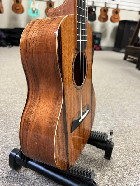 Makaio MSMT-10 Spalted Mango Tenor Ukulele w/Case