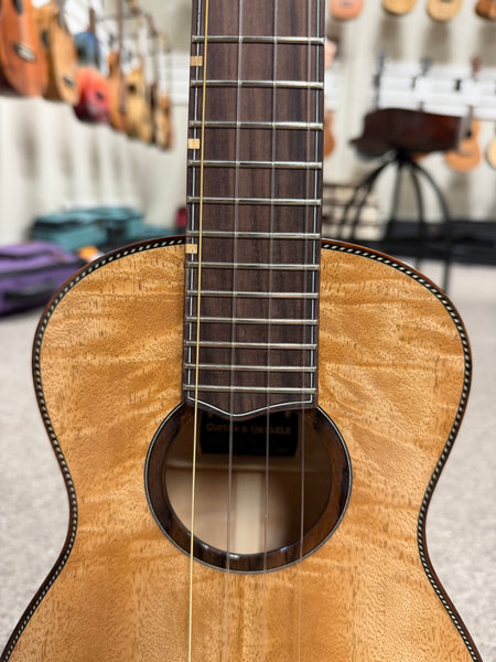 Oli X1-TMG Solid Mango Tenor Ukulele w/Case