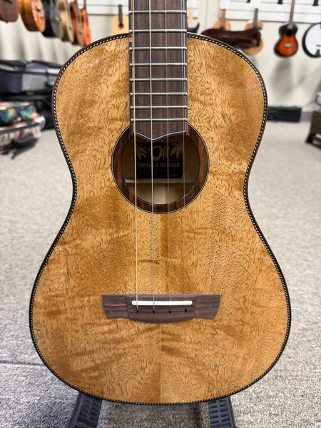 Oli X1-BMG Solid Mango Baritone Ukulele w/Case - Pre Loved