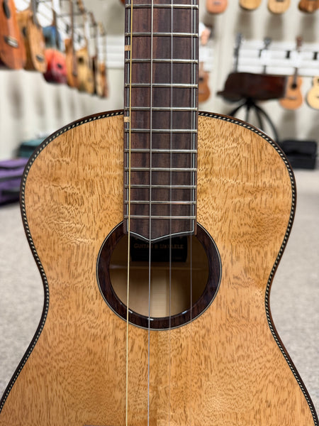 Oli X1-BMG Solid Mango Baritone Ukulele w/Case