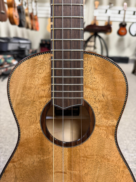 Oli X1-BMG Solid Mango Baritone Ukulele w/Case - Pre Loved