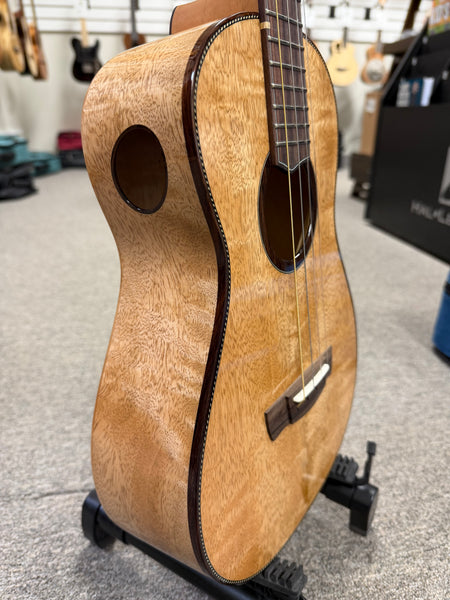 Oli X1-BMG Solid Mango Baritone Ukulele w/Case