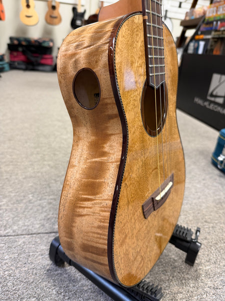 Oli X1-BMG Solid Mango Baritone Ukulele w/Case - Pre Loved