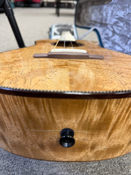 Oli X1-BMG Solid Mango Baritone Ukulele w/Case - Pre Loved