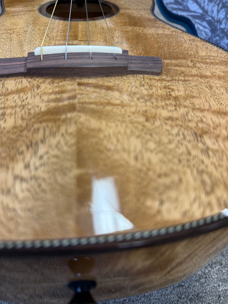 Oli X1-BMG Solid Mango Baritone Ukulele w/Case - Pre Loved