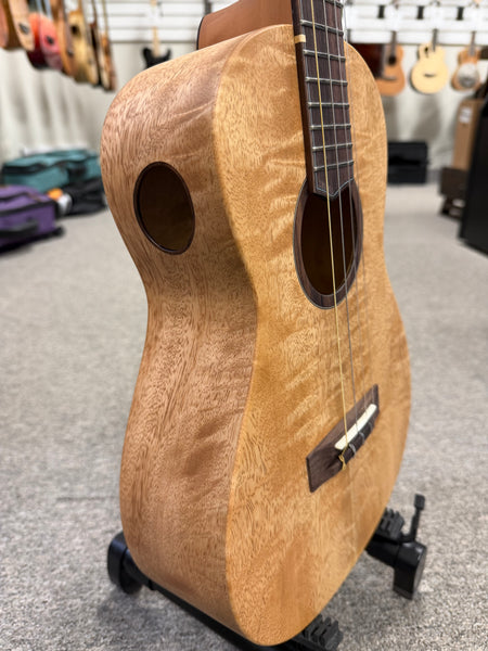 Oli L1-BMGS Solid Mango Baritone Satin Ukulele w/Case