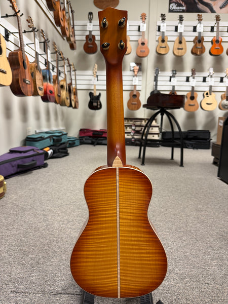 Oli L2-CSFM-LB Solid Spruce/Flame Maple Concert Ukulele w/Case - Light Burst Finish